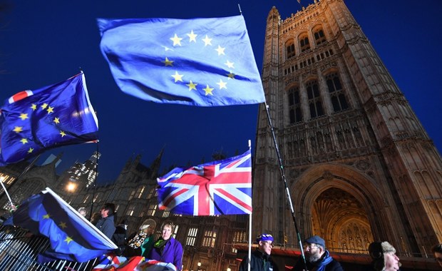 Większość torysów woli brexit bez umowy