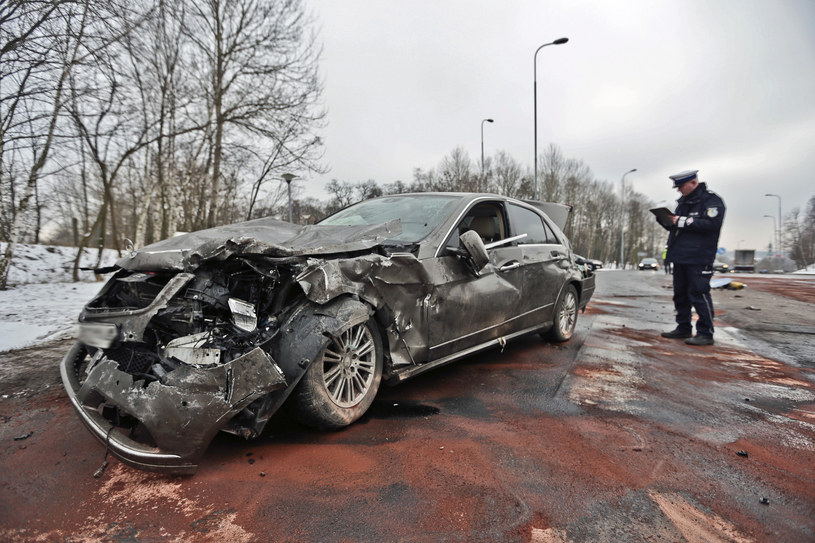 Większość wypadków w Polsce wcale nie była spowodowana nadmierną prędkością /Piotr Jędzura /Reporter