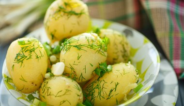 Większość z nas dodaje to do ziemniaków. To najgorsze połączenie 