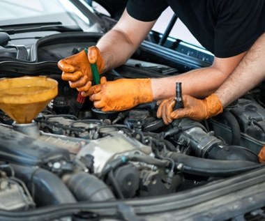 Większości polskich warsztatów brakuje mechaników. Naprawy będą coraz droższe