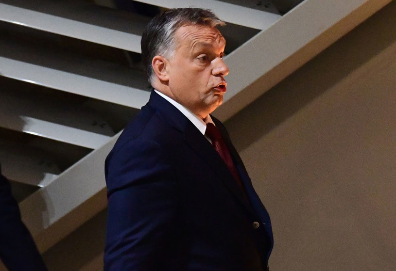 Wiele gazet węgierskich wynik referendum odbiera jako niepowodzenie rządu Viktora Orbana /AFP