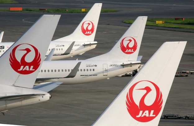 Wiele japońskich linii lotniczych odwołało połączenia z lotnisk w regionach, do których dotrze tajfun /KIMIMASA MAYAMA /PAP/EPA