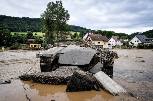 Wiele miejscowości na zachodzie Niemiec zostało zniszczonych /Sascha Steinbach /PAP/EPA