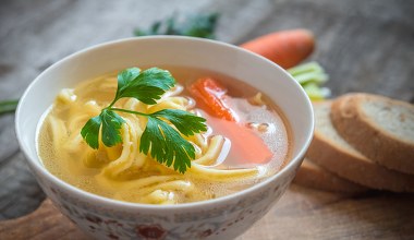 Wiele osób popełnia ten błąd. To dlatego rosół traci aromat