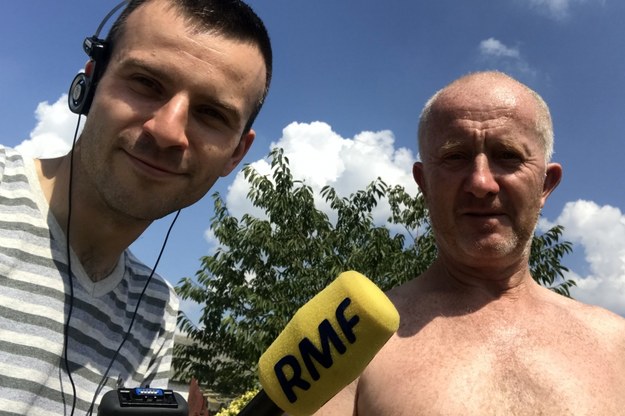 Wiele osób rezygnuje z hodowli - mówi pan Leszek, hodowca z południowego Mazowsza. Na zdjęciu z reporterem RMF FM Michał Dobrołowiczem. /Michał Dobrołowcz /RMF FM