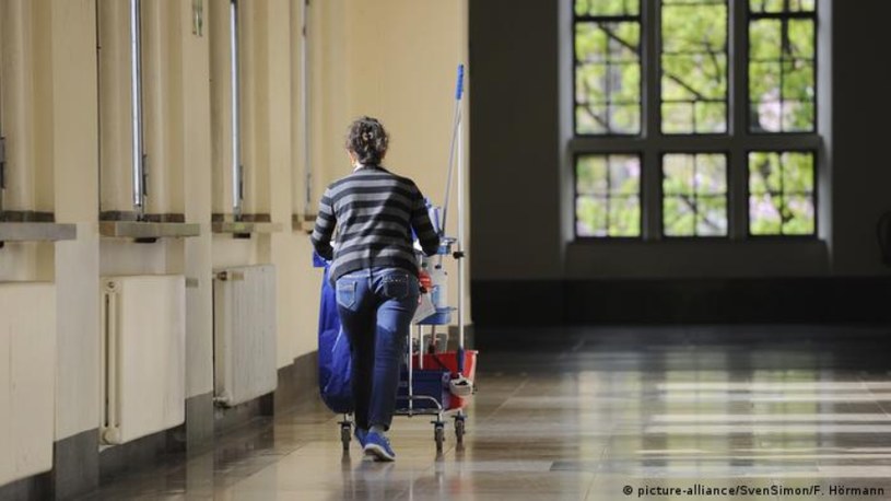 Wiele osób w w Niemczech mimo pracy na pełnym etacie ledwo wiąże koniec z końcem /Deutsche Welle