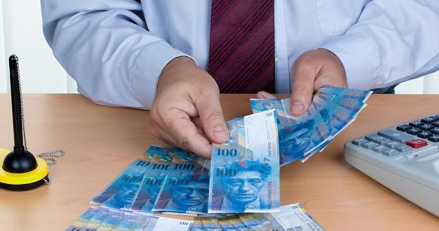 Wiele osób zaciągnęło kredyty we franku szwajcarskim, gdy jego kurs wynosił od 2 do 2,20 zł /&copy;123RF/PICSEL