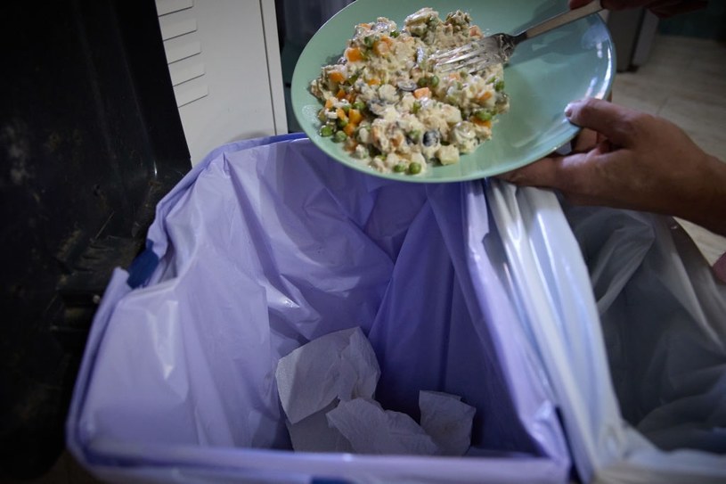Wiele potraw ląduje w koszu /Jesús Hellín/Europa Press /Getty Images