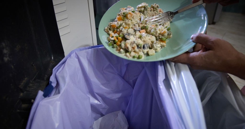 Wiele potraw ląduje w koszu /Jesús Hellín/Europa Press /Getty Images