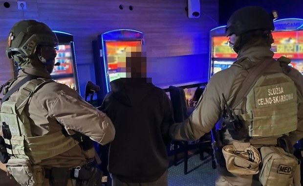 Wielka akcja służb na Mazowszu. Zlikwidowano 35 nielegalnych salonów gier