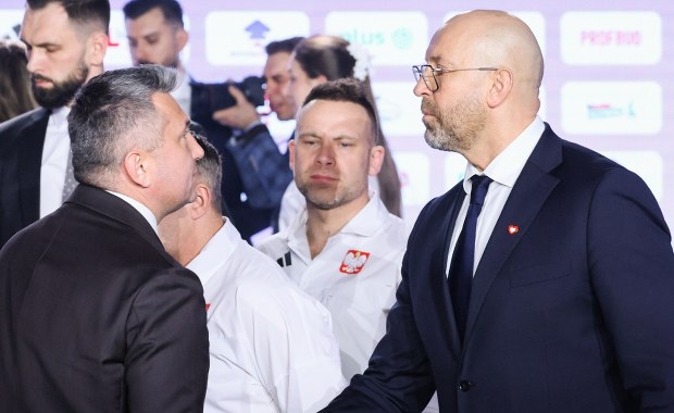 Wielka awantura o polską flagę. PKOl i Ministerstwo Sportu przerzucają się oskarżeniami