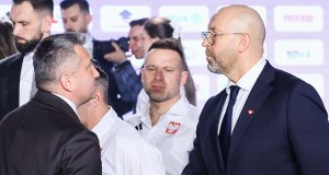 Wielka awantura o polską flagę. PKOl i Ministerstwo Sportu przerzucają się oskarżeniami