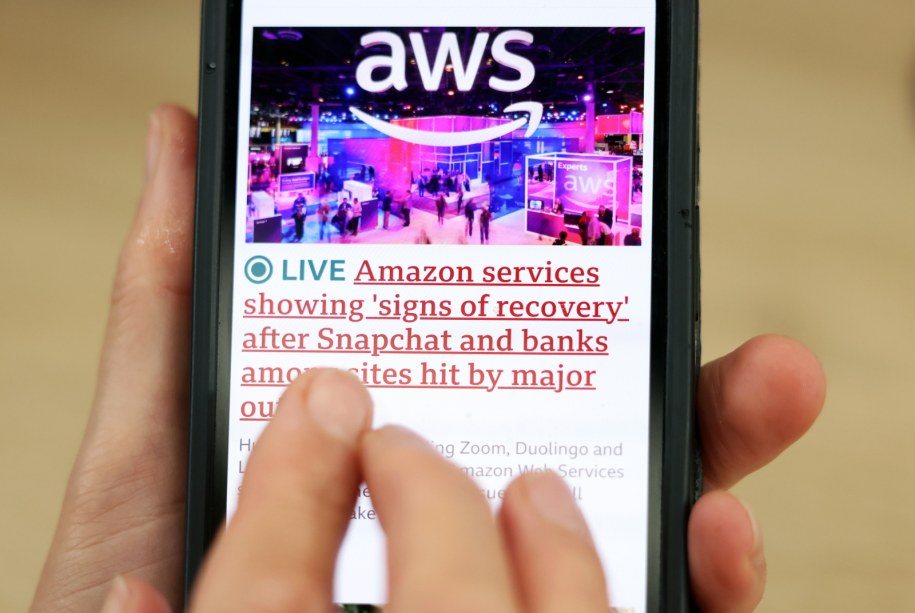 Wielka awaria dotknęła milionów użytkowników na całym świecie /ANDY RAIN /PAP/EPA