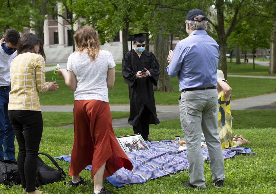 Wielka Brytania: 13 uniwersytetom grozi bankructwo z powodu epidemii /CJ GUNTHER /PAP/EPA