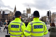 Wielka Brytania: Policjant okazał się neonazistą