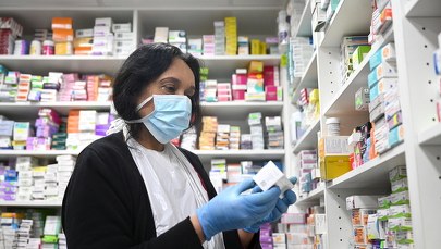 Wielka Brytania: Statystyki  nie podają rzeczywistej liczby zgonów z powodu koronawirusa