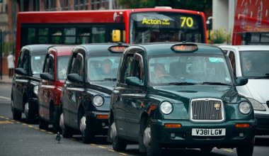 Wielka Brytania testuje bezprzewodowe ładowanie elektrycznych taksówek