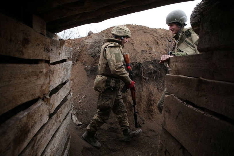 Wielka Brytania zapewnia, że użyje "wszelkich dostępnych sankcji", aby powstrzymać Putina. Na zdj. ukraińscy żołnierze /AFP