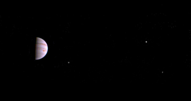 Wielka Czerwona Plama widoczna na zdjęciu Jowisza, wykonanym przez sondę Juno /NASA/JPL-Caltech/SwRI/MSSS /materiały prasowe
