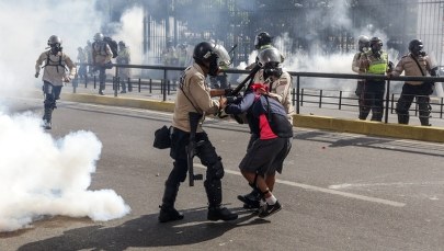 Wielka demonstracja w stolicy Wenezueli, protestujący starli się z policją