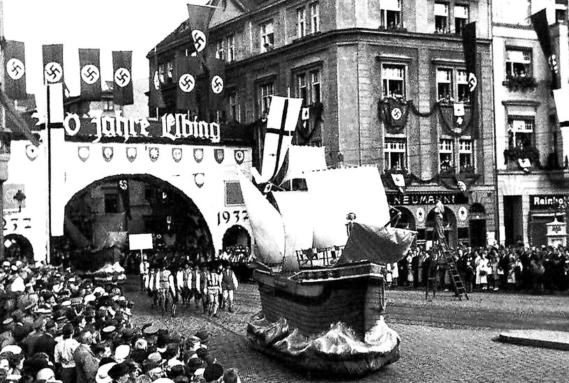 Wielka parada na jubileusz 700-lecia Elbląga w 1937 roku /Odkrywca