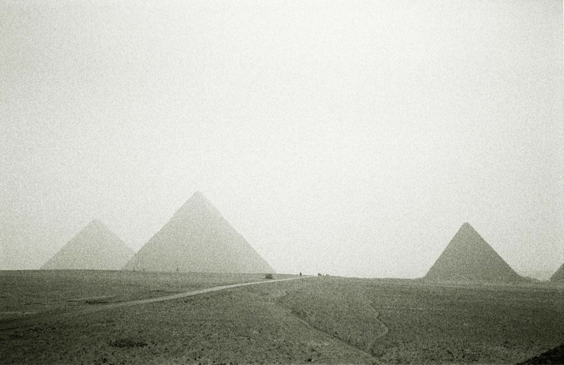 Wielka Piramida w Gizie jest jedynym z siedmiu cudów świata starożytnego, który przetrwał do dziś /East News