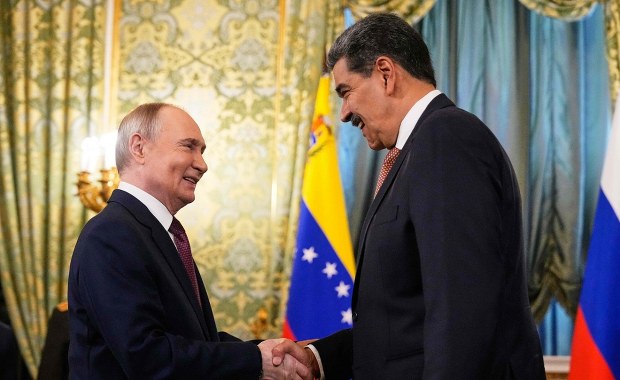 Wielka rosyjska impreza w Caracas. To dlatego Amerykanie płyną po Maduro?