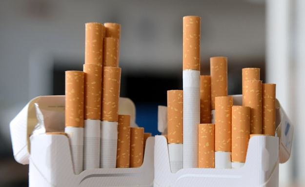 Wielka sieć handlowa rezygnuje ze sprzedaży papierosów /AFP