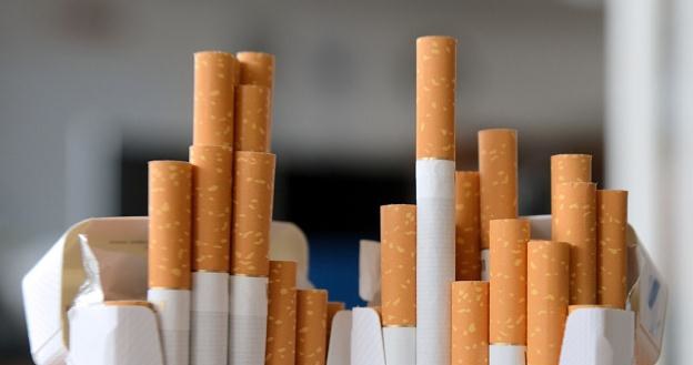 Wielka sieć handlowa rezygnuje ze sprzedaży papierosów /AFP