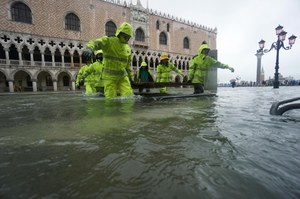 Wielka woda w Wenecji. Są ofiary, zagrożona Bazylika św. Marka