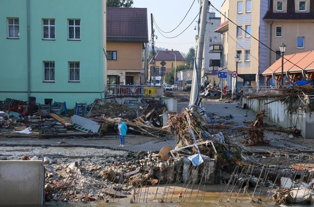 Wielka woda zdewastowała Lądek- Zdrój / WOJCIECH OLKUSNIK  /East News