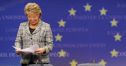 Wielką zwolenniczką nowego pakietu była unijna komisarz Viviane Reding /AFP