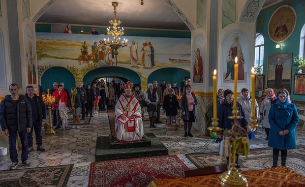 Wielkanoc w czasie wojny. Ukraińcy tłumnie odwiedzają cerkwie
