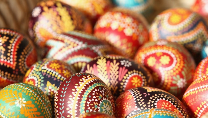 Wielkanoc w telewizji: Co warto obejrzeć między jajkiem i serniczkiem?