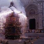 Wielkanocne widowisko w sercu Florencji. Scoppio del Carro przyciąga tłumy
