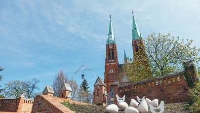 Wielkanocny jarmark w sercu Rybnika. Wśród atrakcji babka z prodiża i mapping