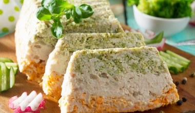 Wielkanocny pasztet inspirowany Francją. Zaserwuj gościom, jest delikatny i elegancki