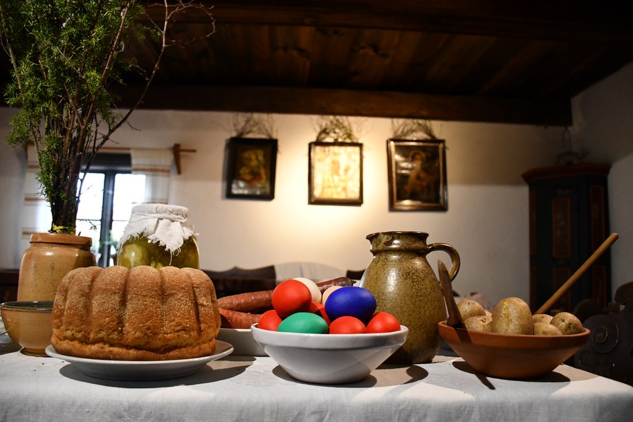 Wielkanocny stół /Muzeum Budownictwa Ludowego w Olsztynku /