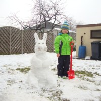 Zajączka wielkanocny ze śniegu
