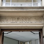 Wielki bank znika z polskiego rynku. Będą kolejne zwolnienia