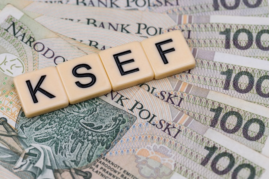 Wielki dzień dla przedsiębiorców! Już od lutego rusza Krajowy System e-Faktur. Zobacz, jak się przygotować /Shutterstock