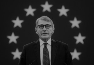 "Wielki Europejczyk i dumny Włoch". Politycy żegnają przewodniczącego PE