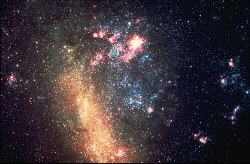 Wielki i Mały Obłok Magellana są oddalone od Ziemi zaledwie o 75 tys. lat świetlnych /NASA