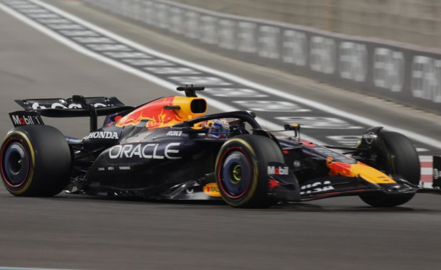 Wielki mistrz z pole position w Grand Prix Abu Zabi 