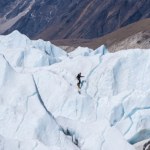lodowiec "Wielki na 30 metrów i niestabilny". Droga na Mount Everest zablokowana