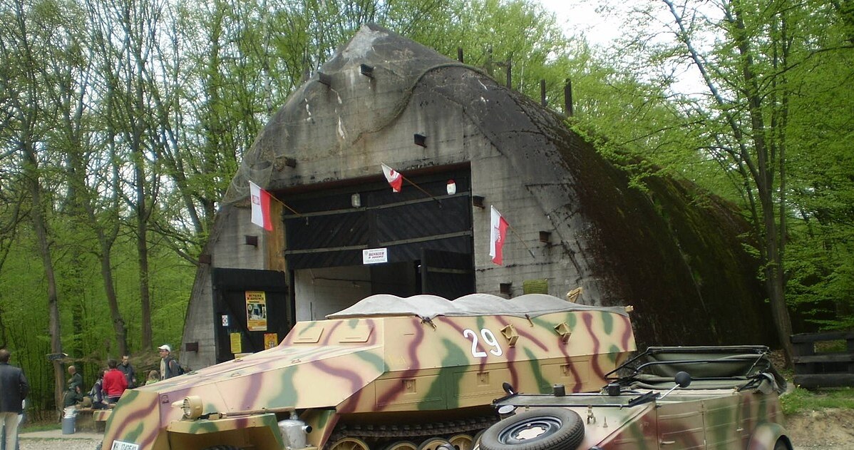 Wielki nazistowski bunkier kolejowy w Konewce. Co skrywa centralna Polska? /ShVagYeR at Polish Wikipedia/ domena publiczna /Wikipedia
