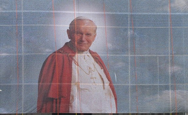 Wielki portret Jana Pawła II w Wilanowie