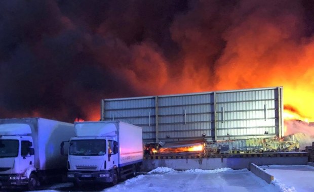 Wielki pożar hali magazynowej pod Poznaniem