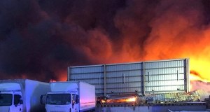 Wielki pożar hali magazynowej pod Poznaniem