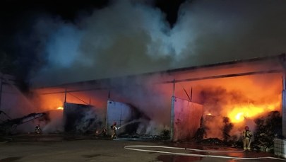 Wielki pożar odpadów w Śląskiem. Walka z żywiołem trwała całą noc